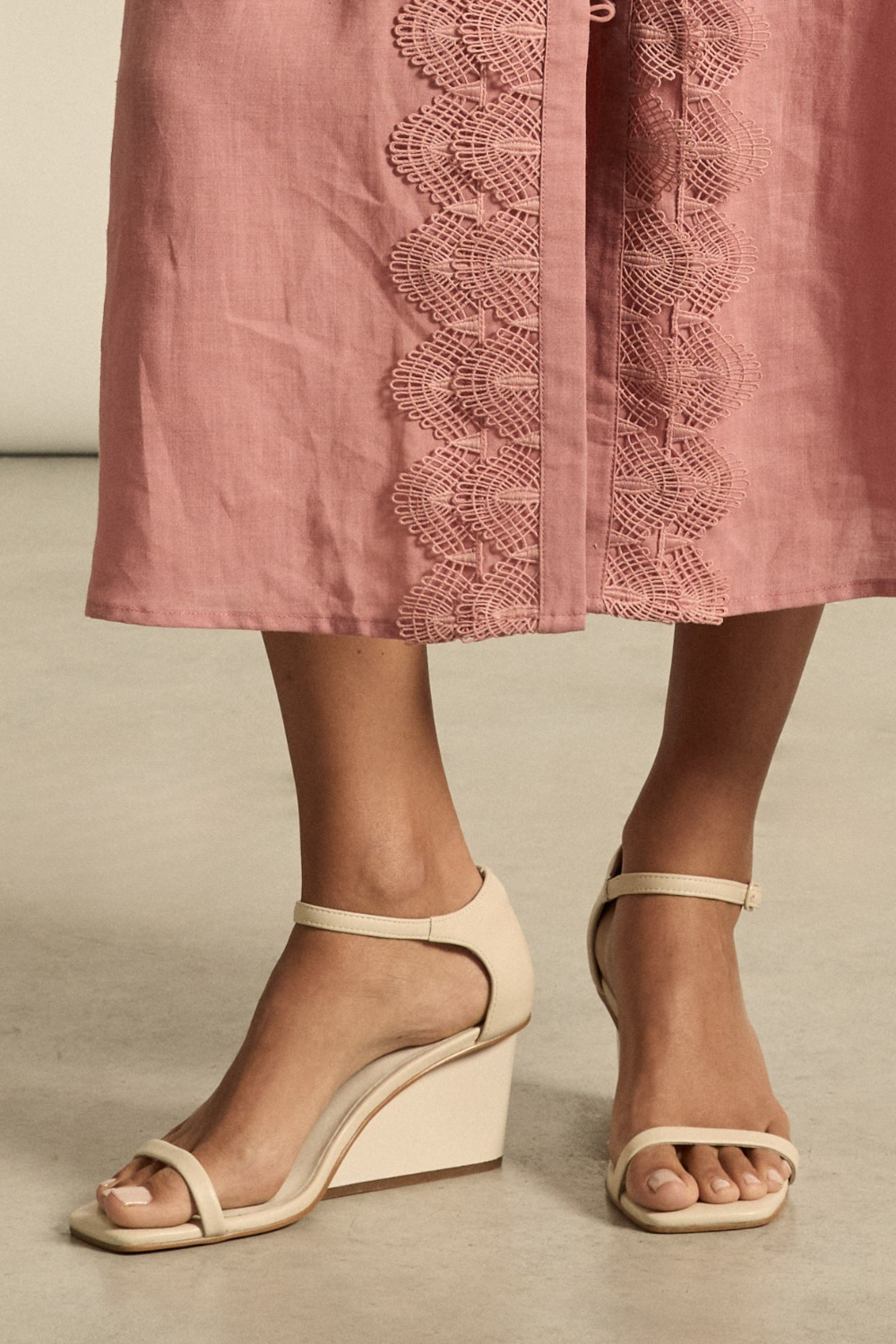 delight wedge - cashew