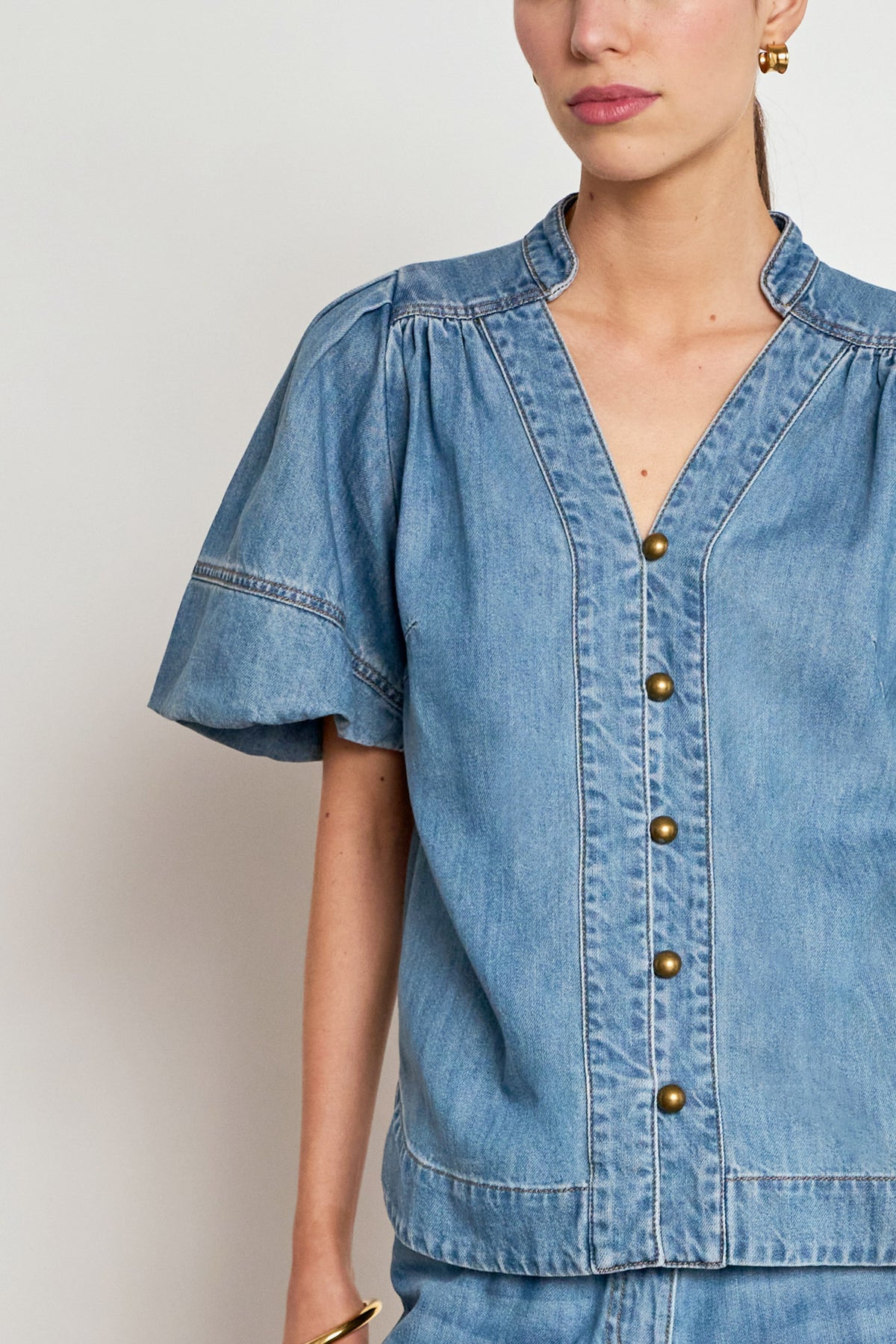 magnify top - mid wash denim