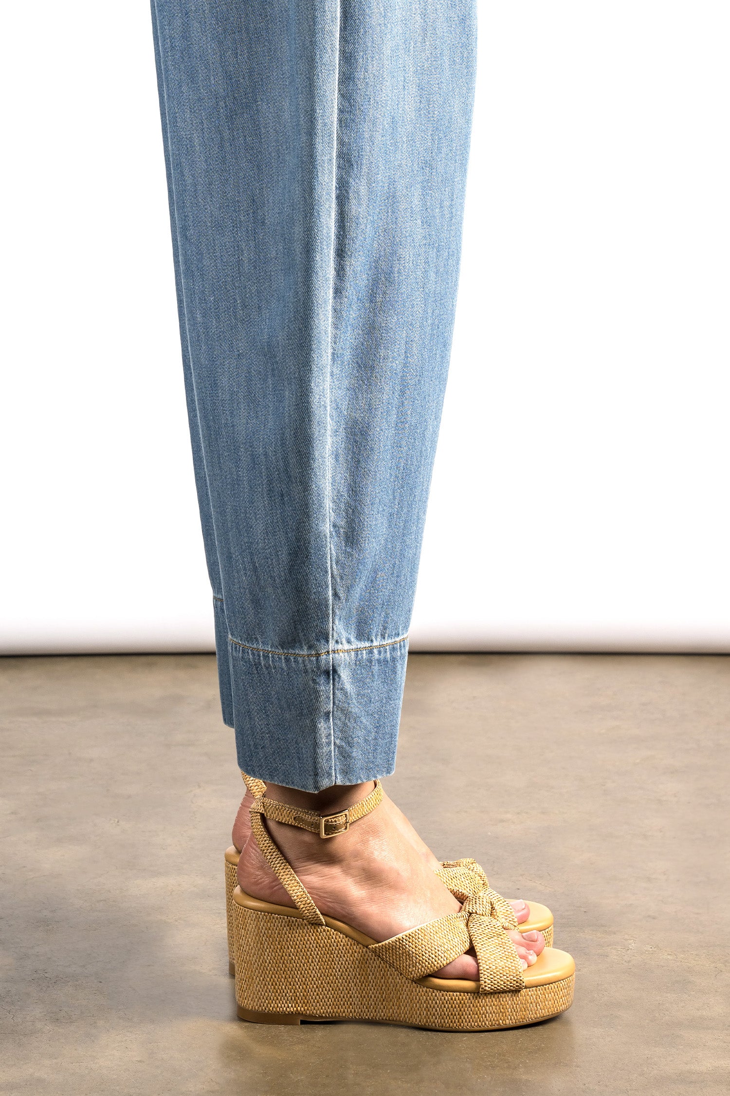 inclination wedge  - cinnamon raffia