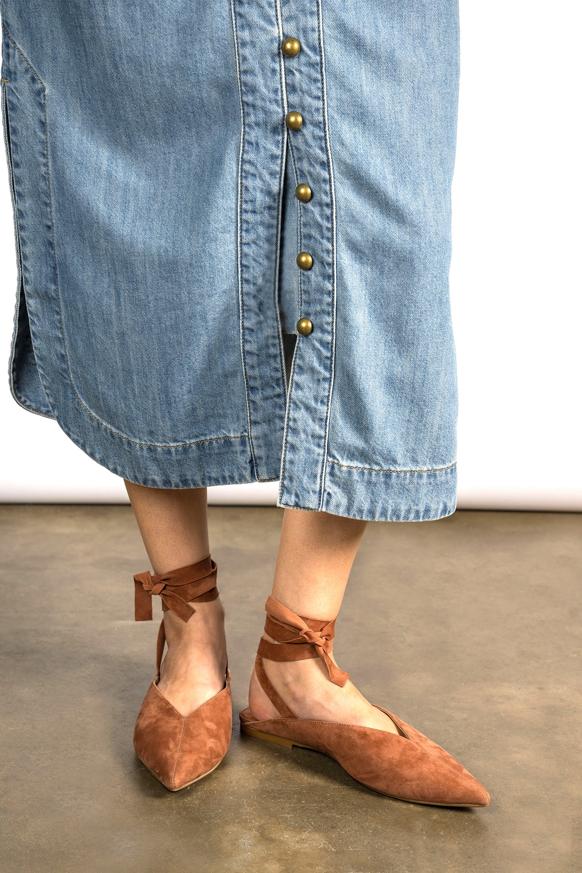 studio slide - cedar suede