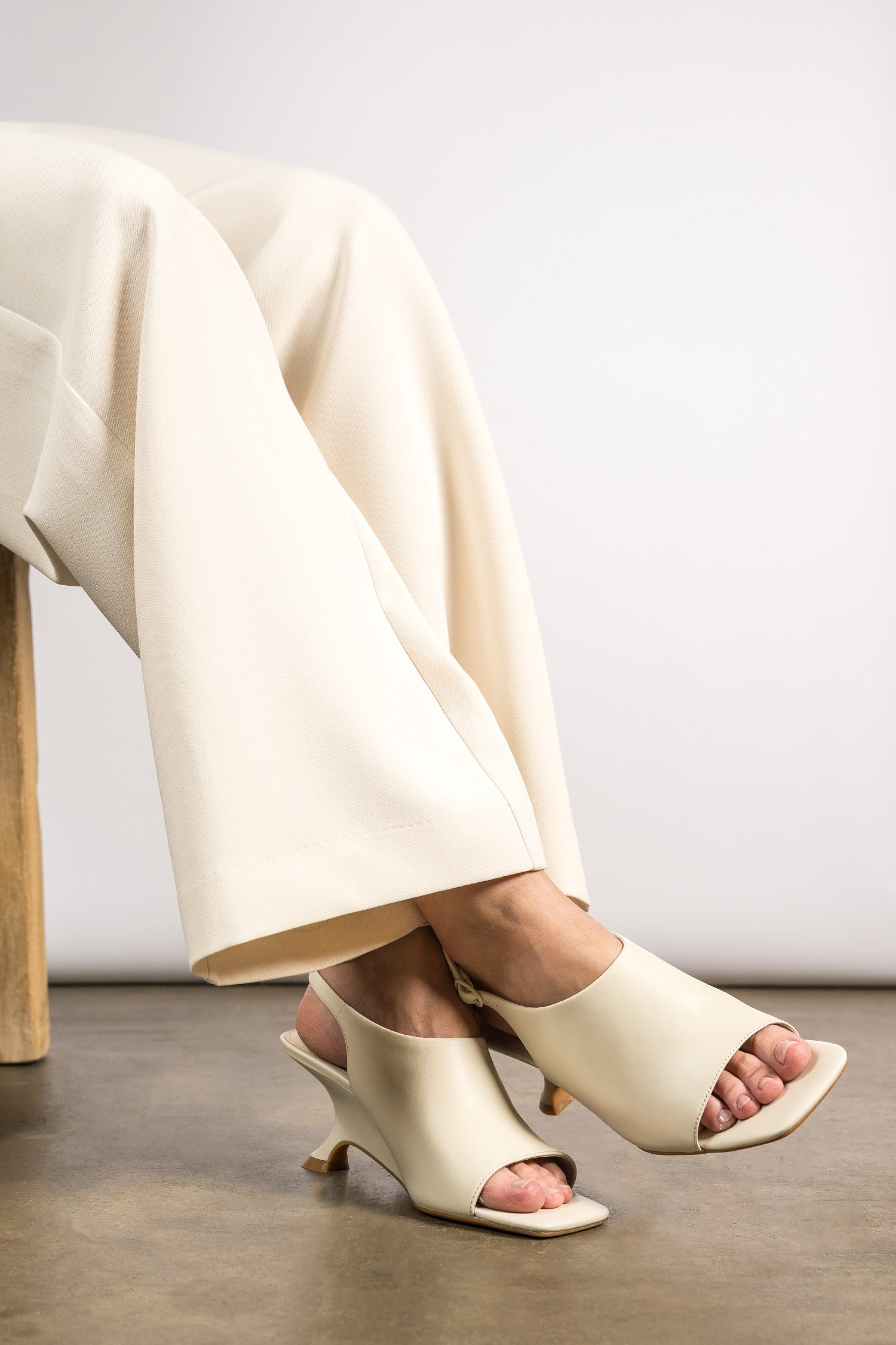 dalliance heel - parchment