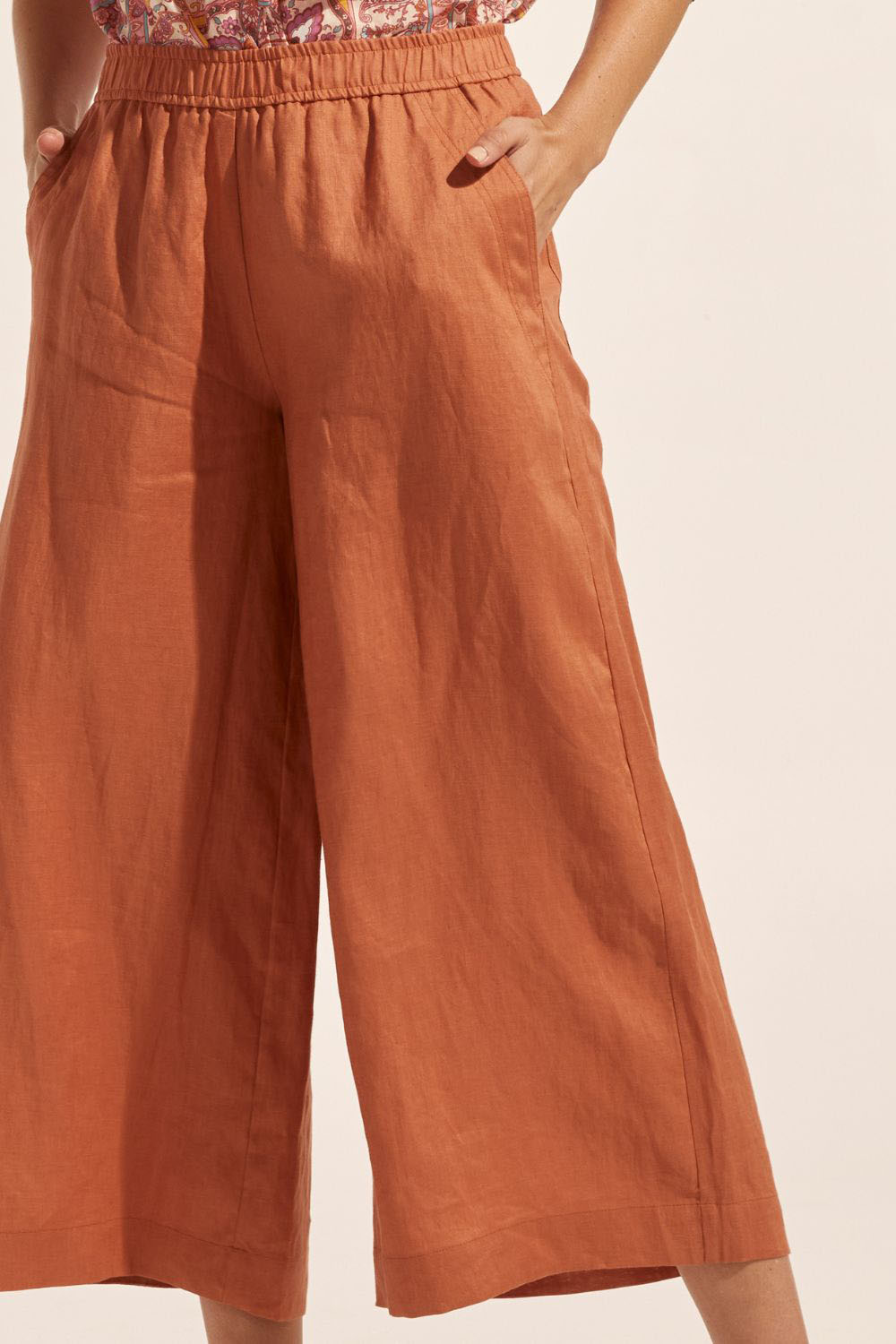 ginger, pants, elasticated waist, side pockets, wide leg, close up image