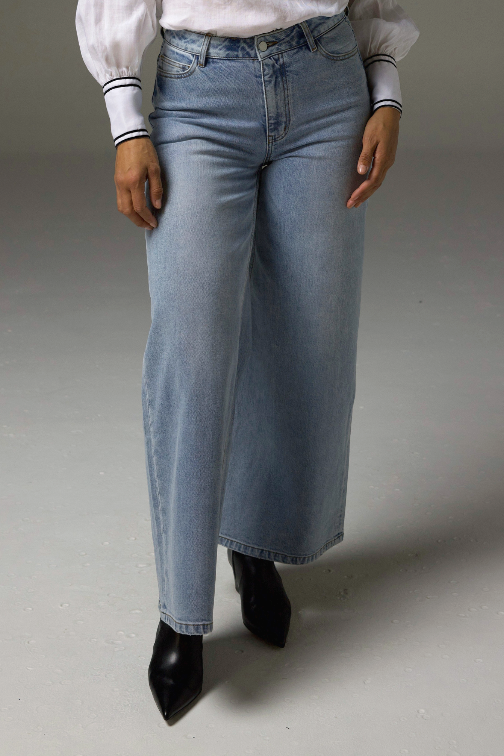 trump jean - washed denim