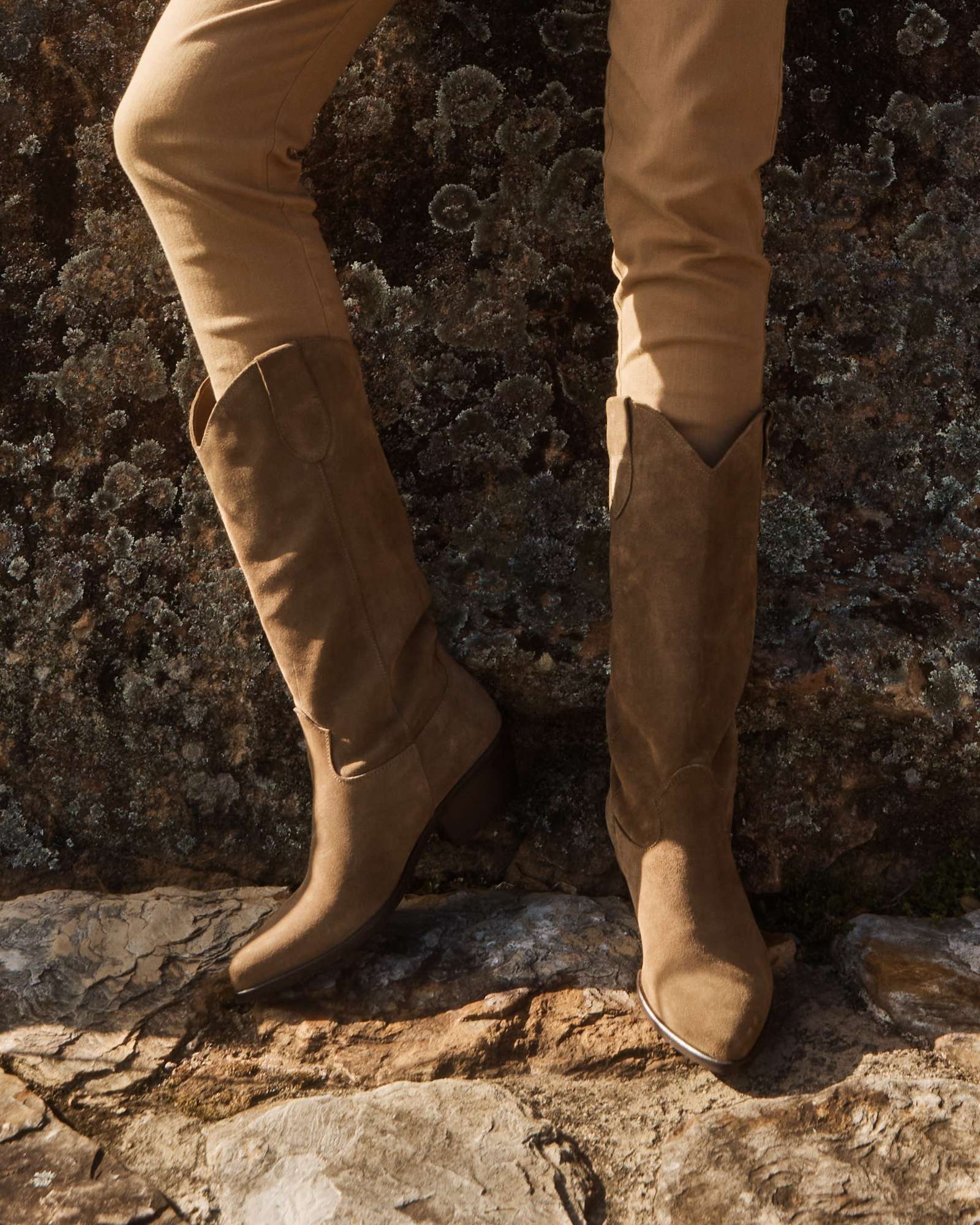 sprite boot - taupe suede