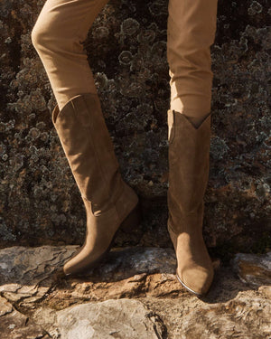 sprite boot - taupe suede