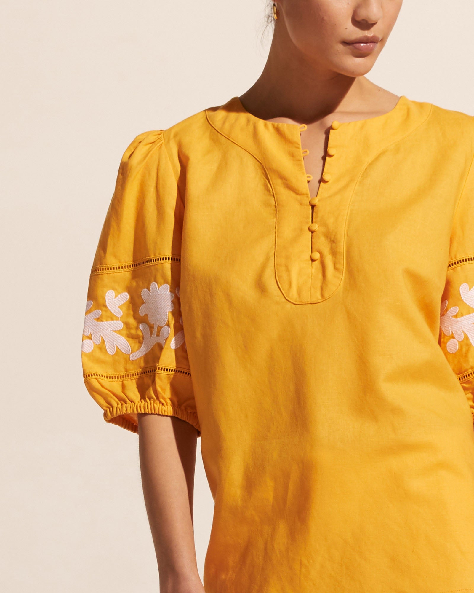 nestle top - mango/porcelain embroid