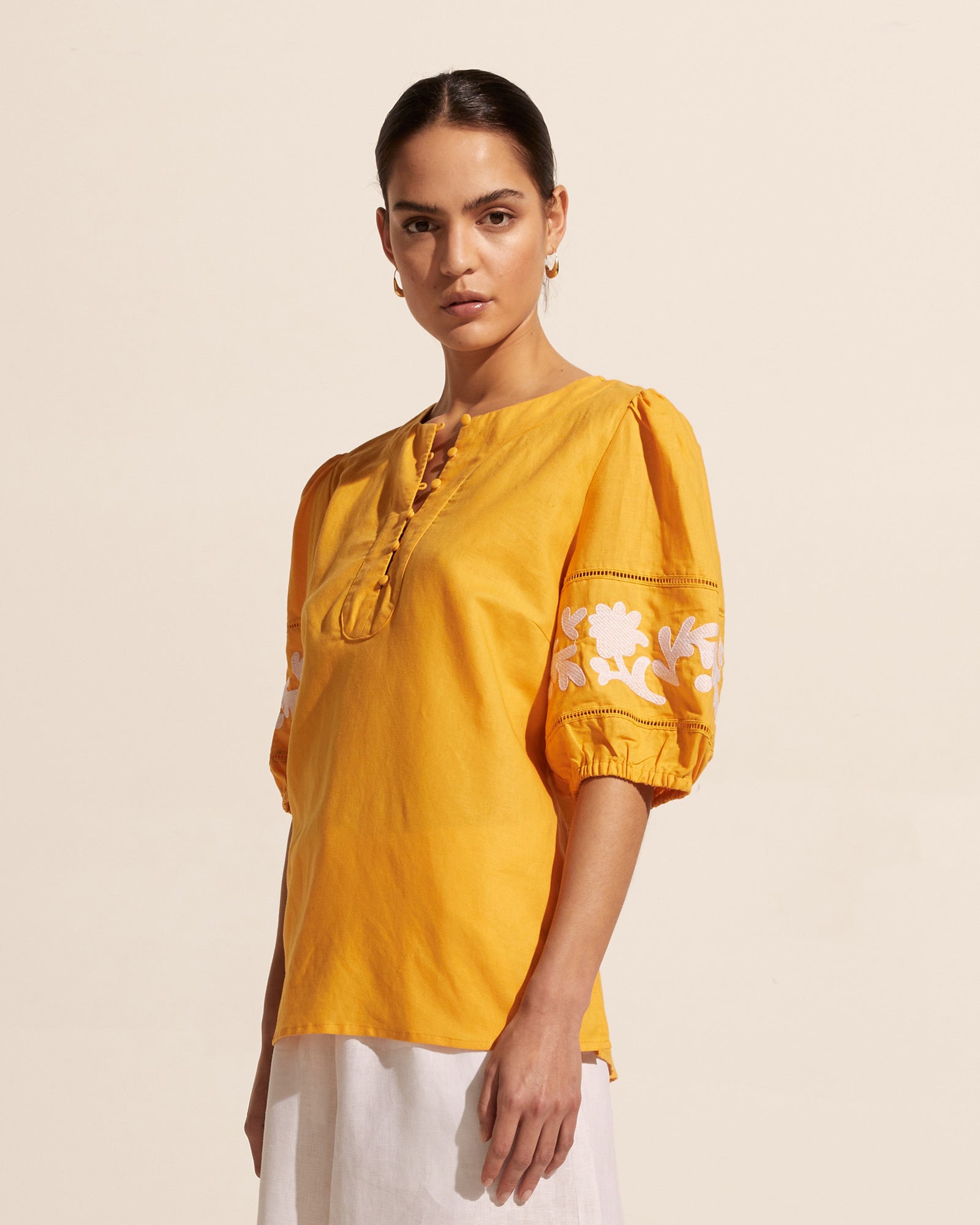 nestle top - mango/porcelain embroid