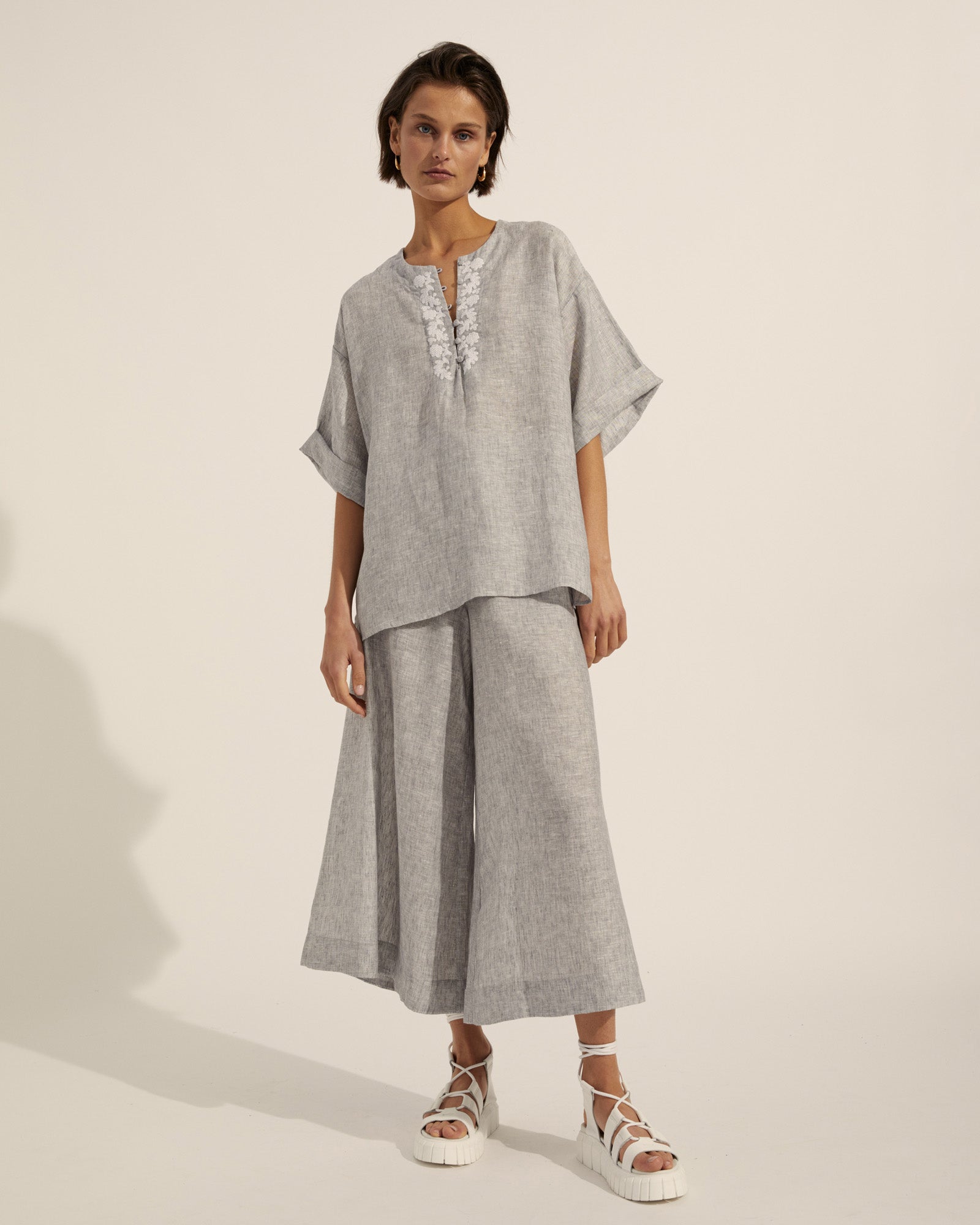 oasis top - oyster/porcelain embroid