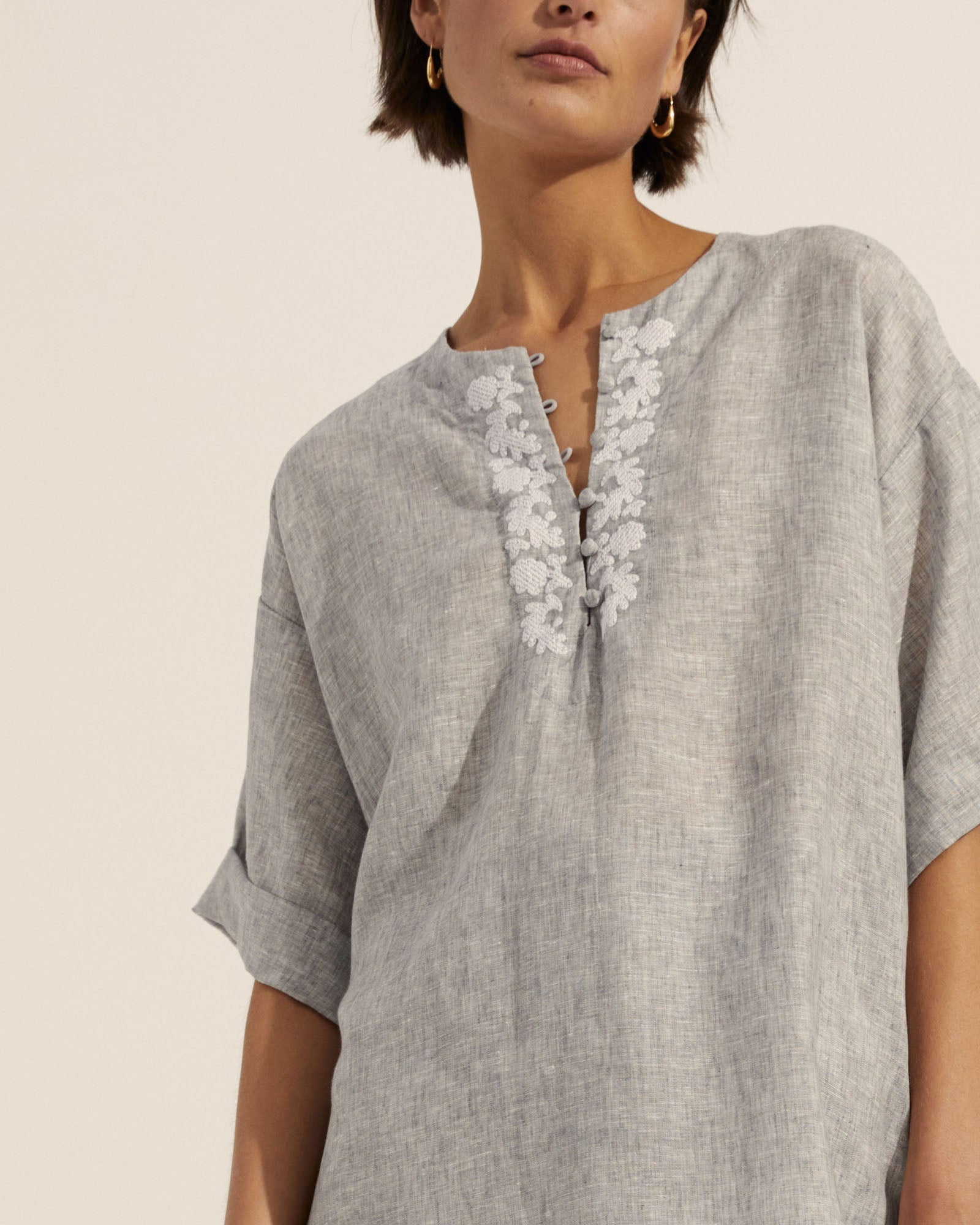 oasis top - oyster/porcelain embroid