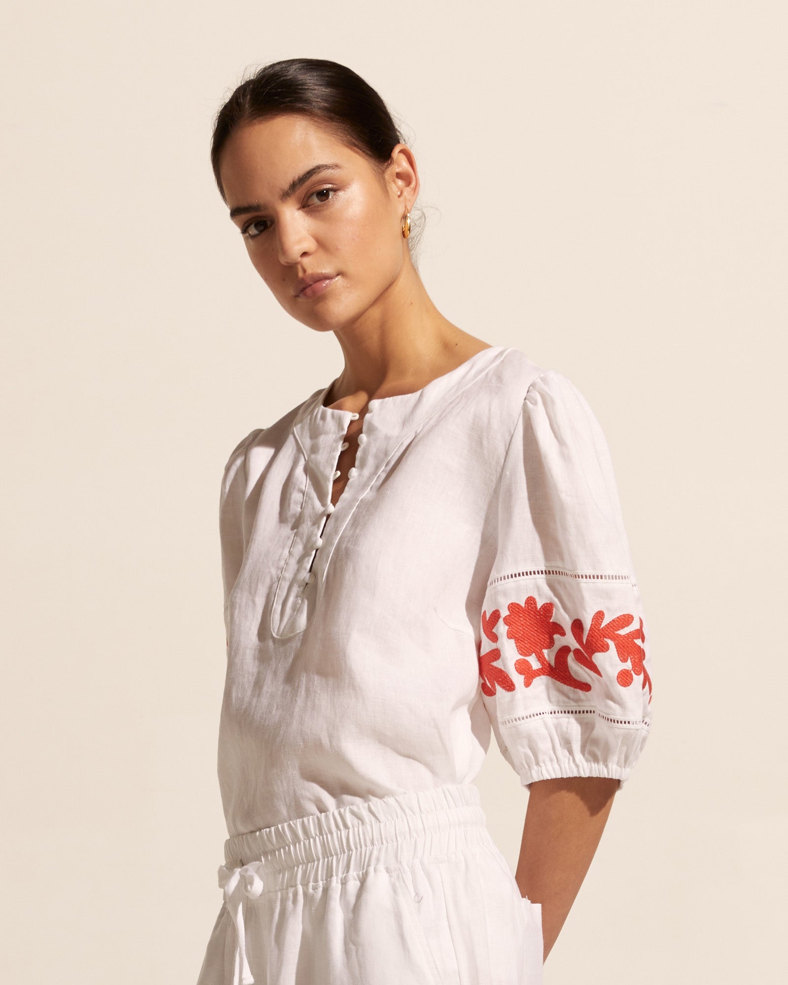 nestle top - porcelain/flame embroid