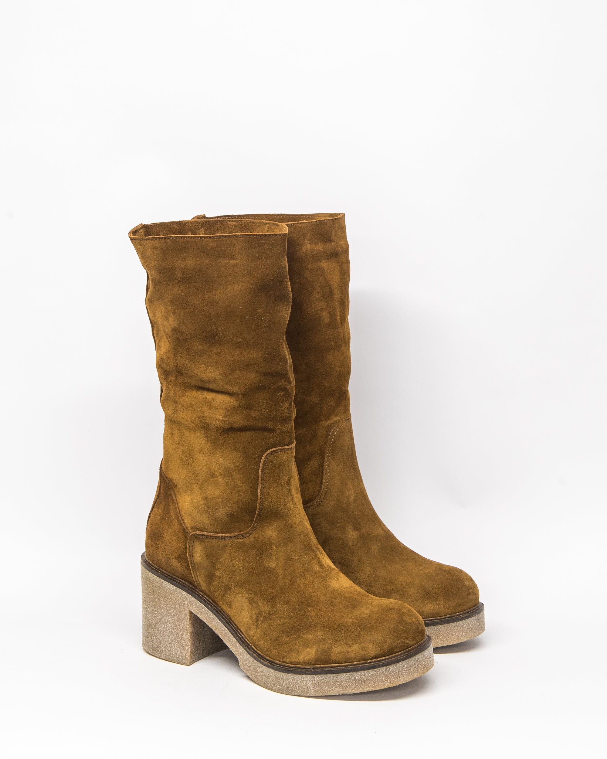 need boot - brown suede