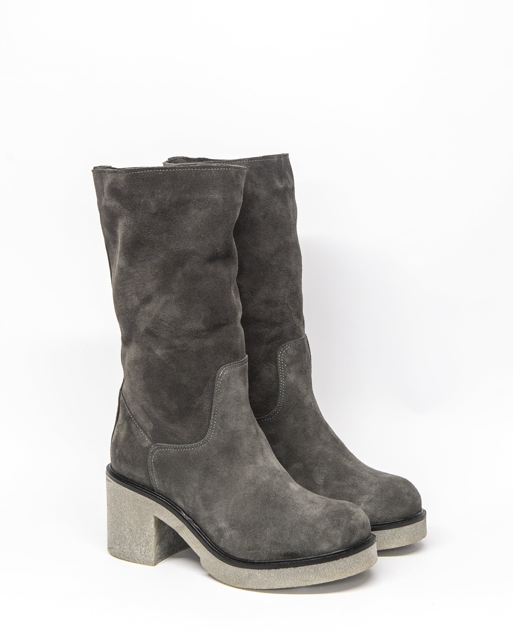 need boot - grey suede