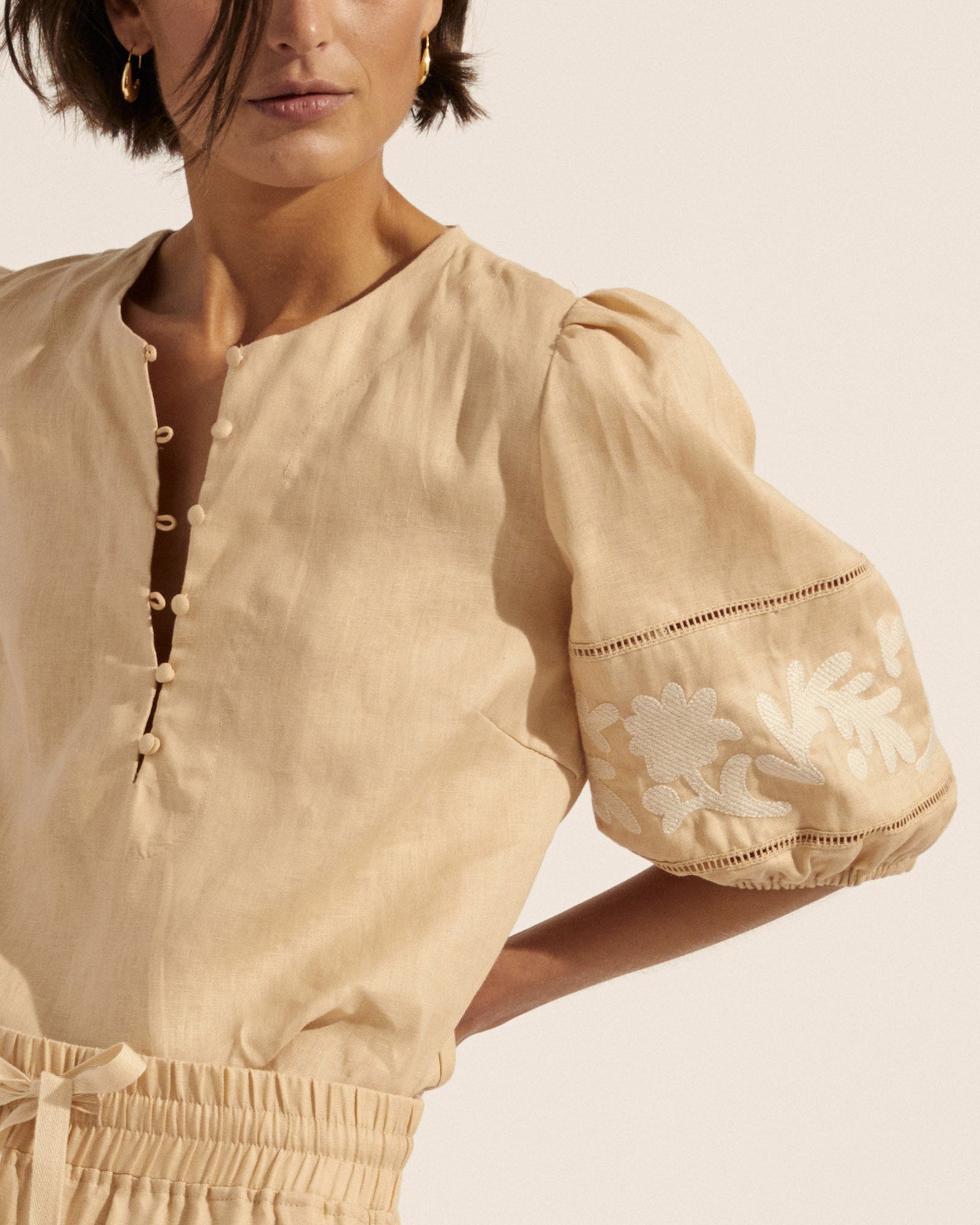 nestle top - safari/cream embroid