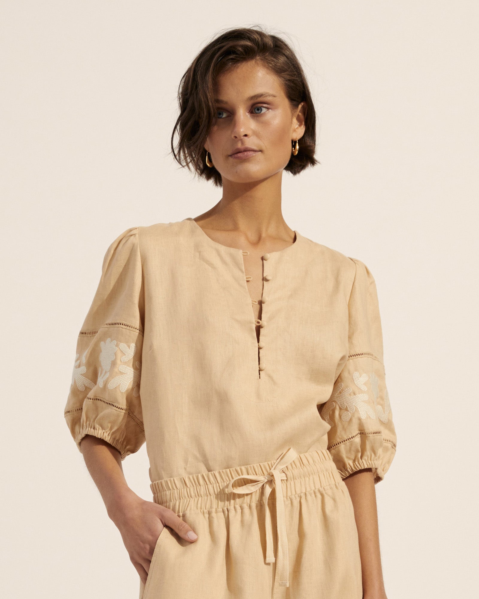nestle top - safari/cream embroid
