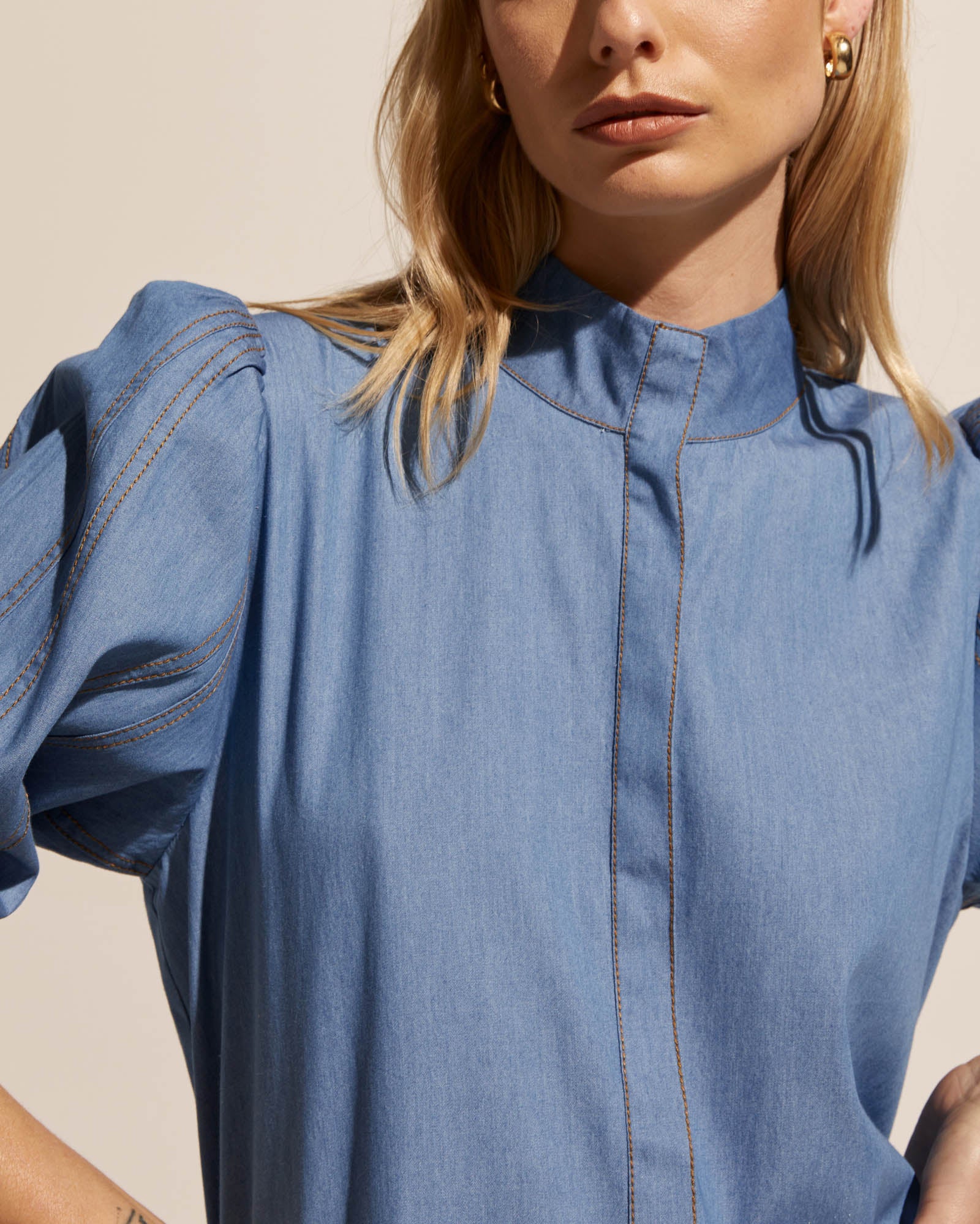 oblige top - mid chambray